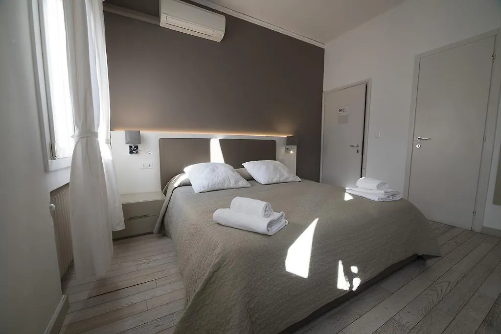 Al Portico Guest House Venedig 3*,